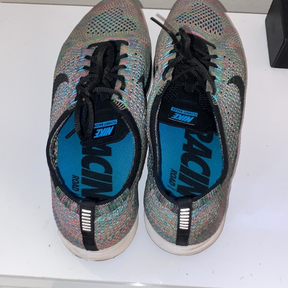Nike Flyknit Racer - Picture 4 of 4